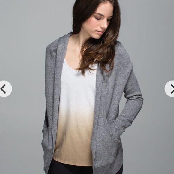 Lululemon - sz Med  -Cabin Yogi Boolux Reversible Cardigan Wrap in Black + Grey - Picture 3 of 8